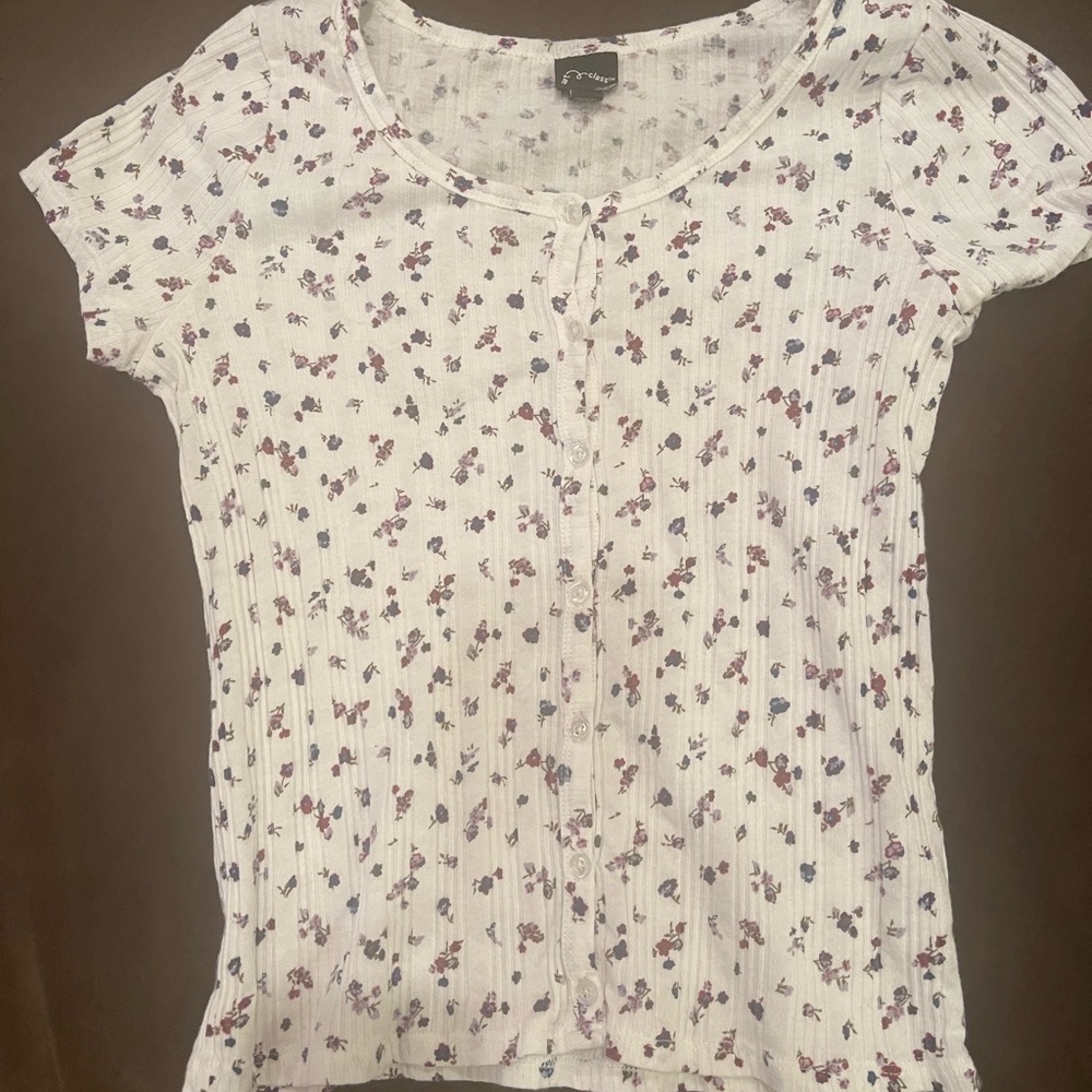 Super cute floral print top